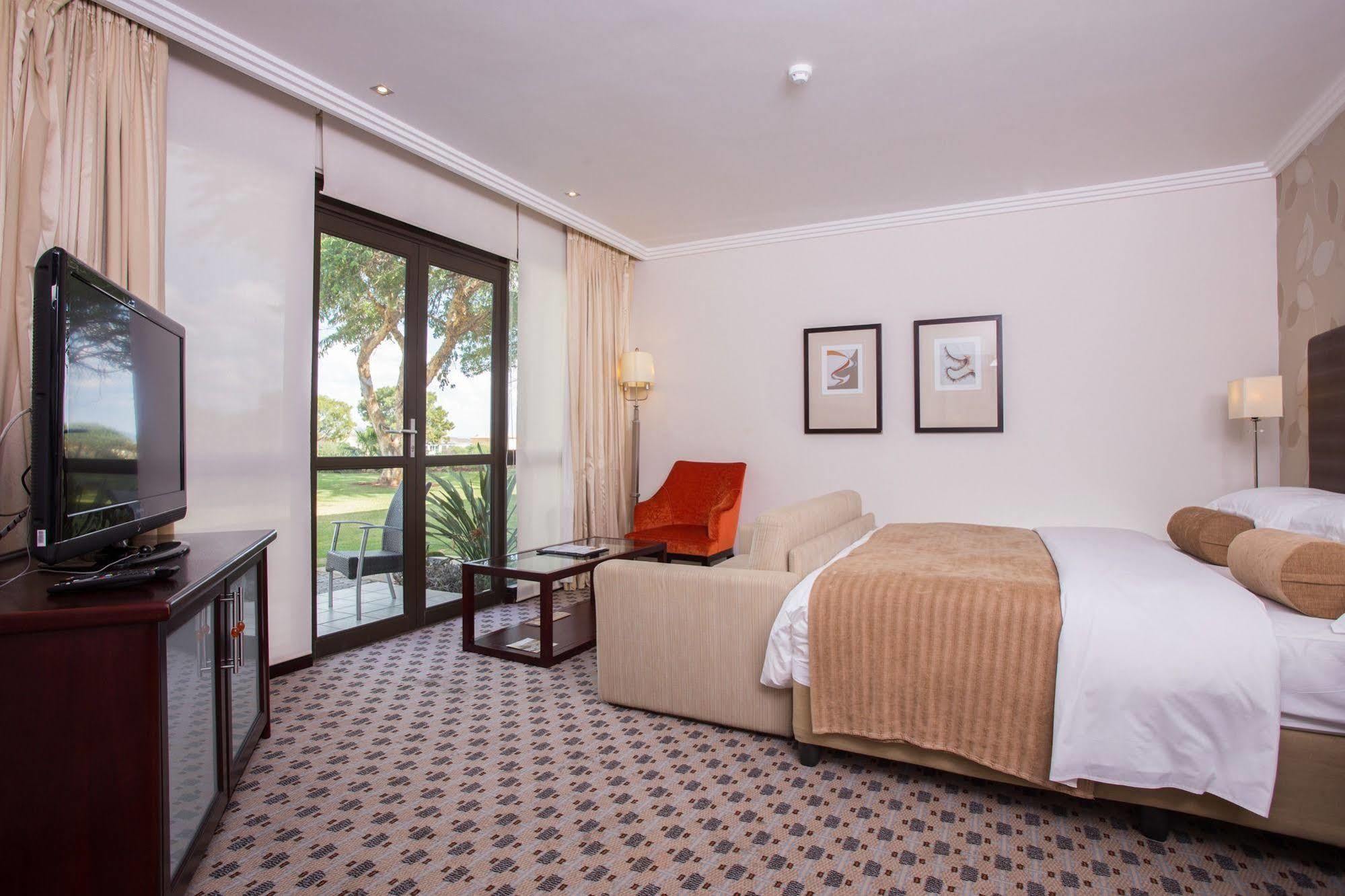 Phakalane Golf Estate Hotel Resort Gaborone Eksteriør bilde
