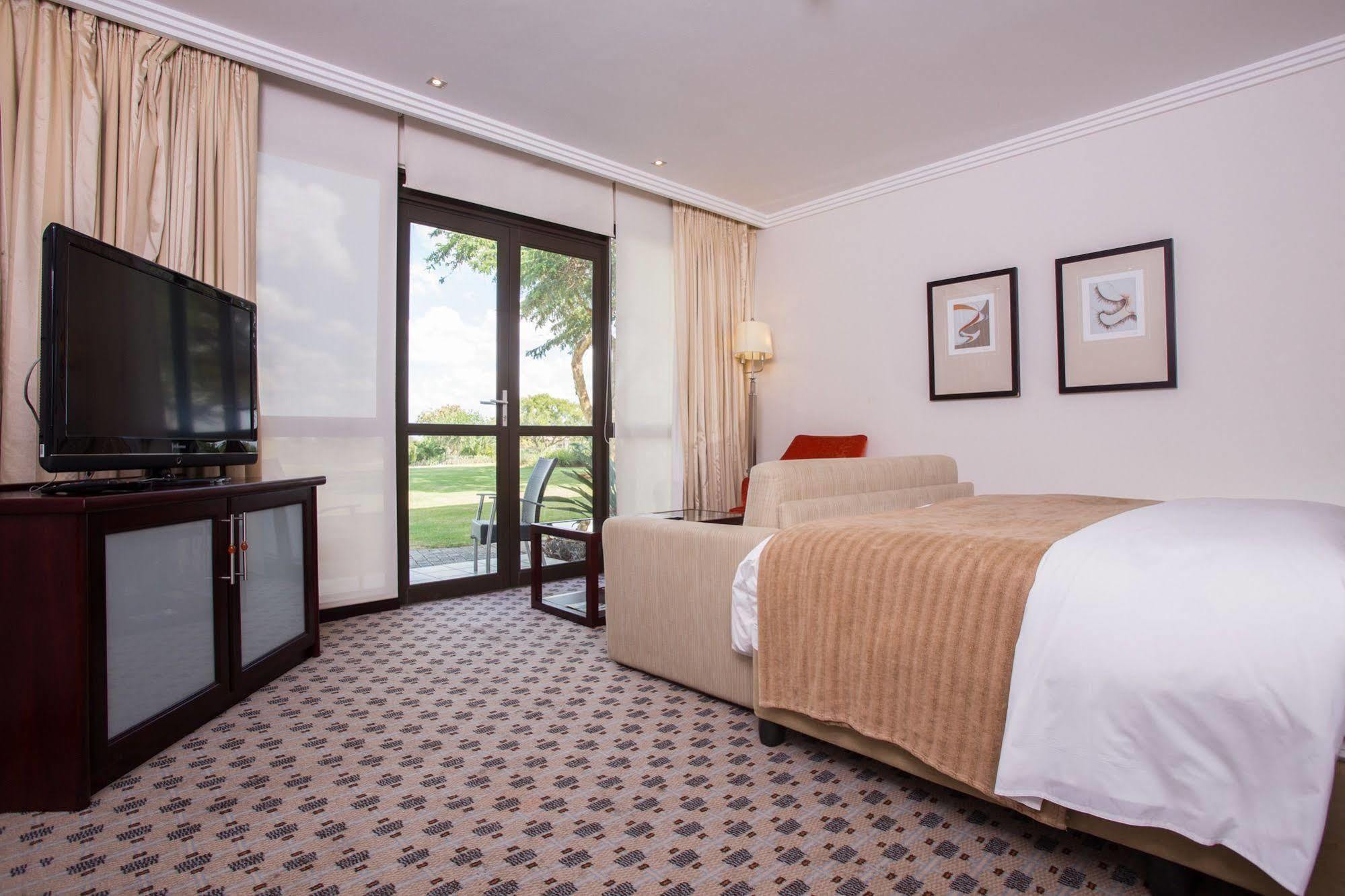 Phakalane Golf Estate Hotel Resort Gaborone Eksteriør bilde